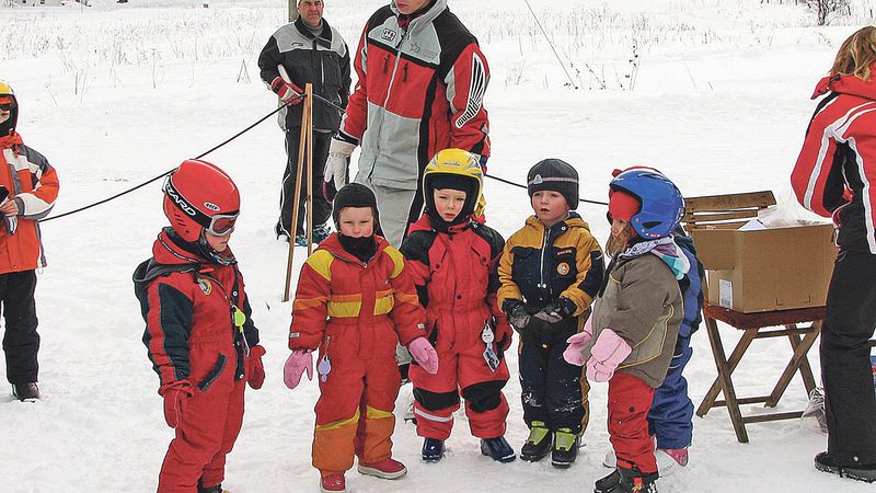 V lyžařském areálu v Hamrech je lyžařská škola pro nejmenší samozřejmostí.