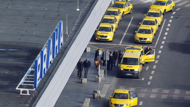 Stání taxislužby na pražském letišti