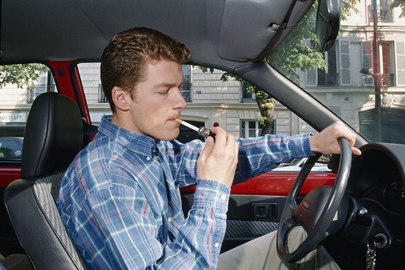Při kouření v autě jste vystaveni mnohonásobně vyšší koncentraci škodlivých látek. 