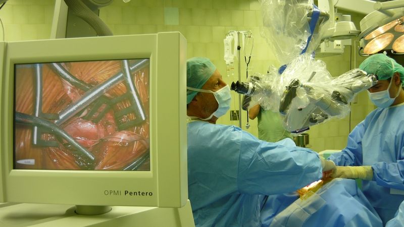 Neurochirurgická operace v Motole  (Ilustrační foto)