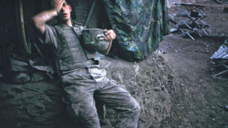Hlavní cena WPP: fotografie vyčerpaného vojáka v Afghánistánu.