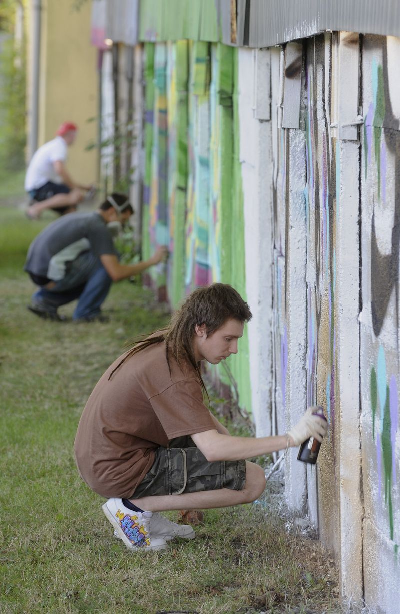 Takzvaného graffiti jamu, jehož nepovinným tématem byla one love, se zúčastnili mladí výtvarníci, designéři i ti, které graffiti jednoduše baví.