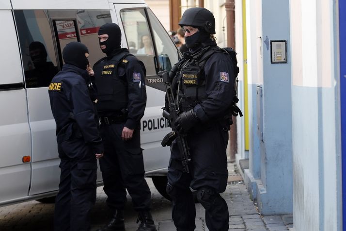 Policejní zátah ÚOOZ v islámském centru v pasáži Jiřího Grossmana.