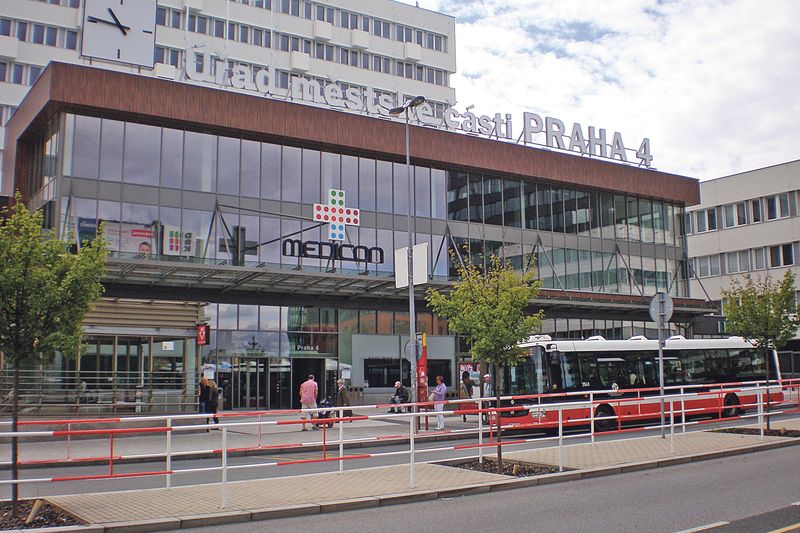 Radnice Prahy 4 se přestěhovala do budovy polikliniky v Krči. 