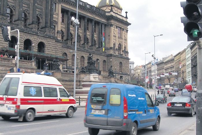 Zatím je budova Národního muzea od zbytku Václavského náměstí oddělena magistrálou.