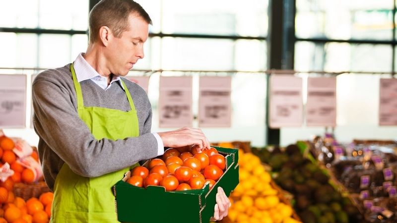 Mezi nejčastější krátkodobé brigády patří doplňování zboží v supermarketech.