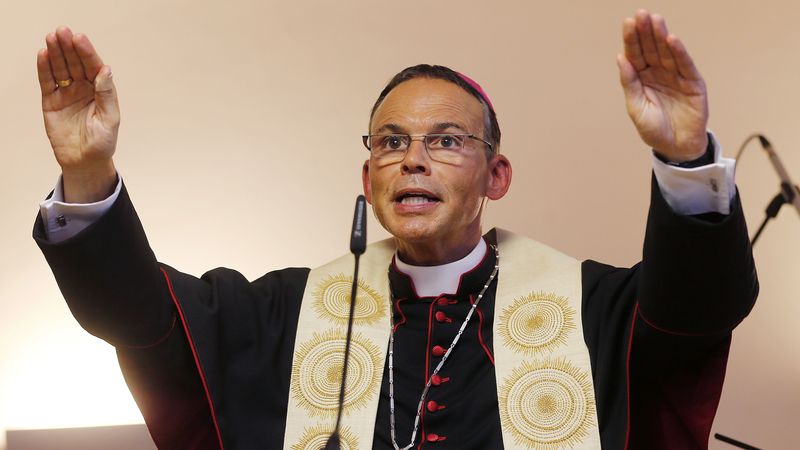 Odvolaný biskup Franz-Peter Tebartz-van Elst