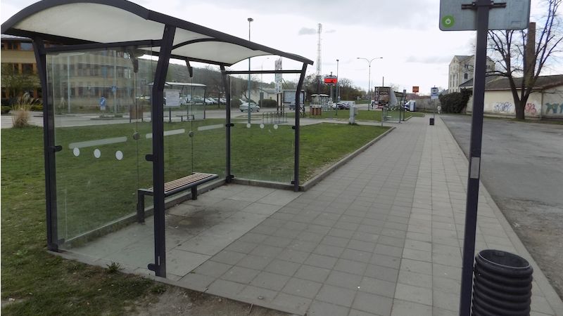 Prázdné autobusové nádraží v Židlochovicích