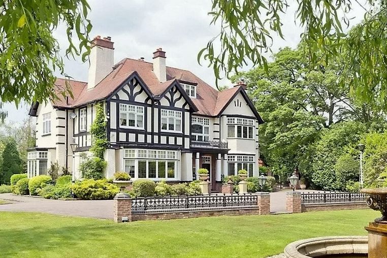 Toto malebné sídlo v britském hrabství Warwickshire je na prodej za 87 miliónů korun. Jeho majitelem je kytarová legenda Tony Iommi.