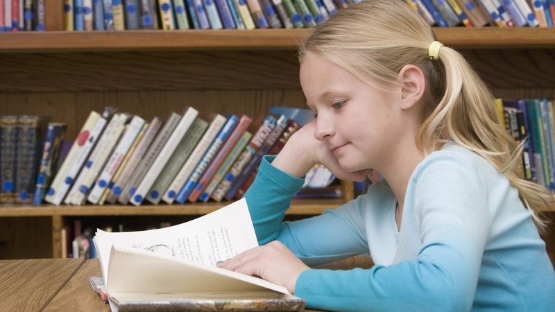 Osmnáct procent dětí považuje čtení za ztrátu času. 