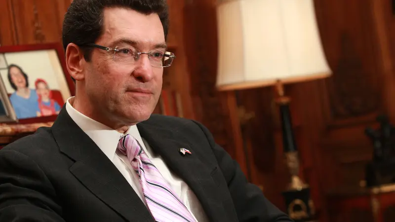 Norman Eisen je pořádný slizoun. Trump se pustil do bývalého amerického velvyslance v ČR