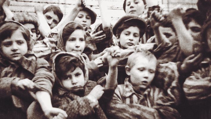 Přeživší děti z nacistického koncentračního tábora