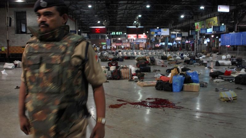 Terčem teroristů se stalo i bombajské hlavní nádraží.