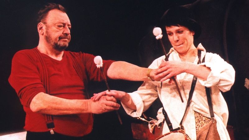 Jaroslav Dufek s Monikou Dudkovou ve hře na motivy Felliniho Silnice v roce 2001