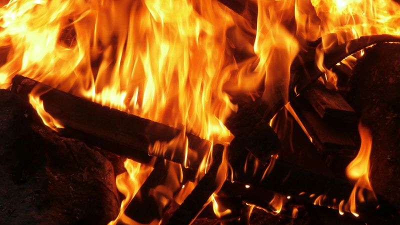 Pokus o vraždu v Hradci Králové. Muž chtěl podpálit byt, kde spaly děti