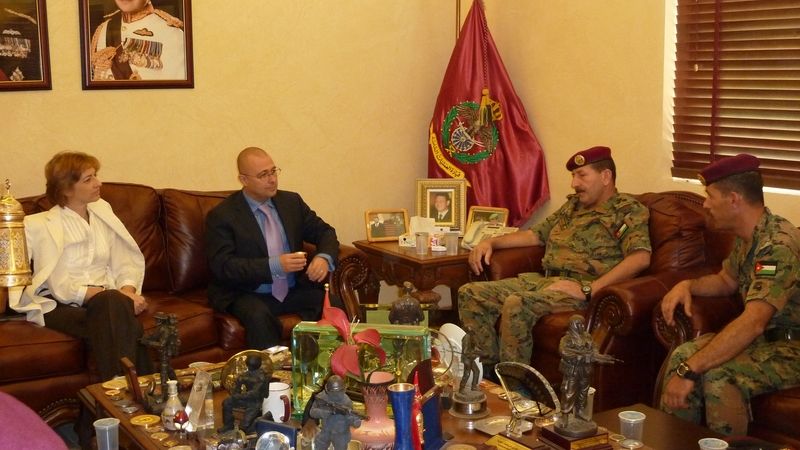 Český ministr obrany Martin Barták na jednání v jordánském výcvikovém středisku