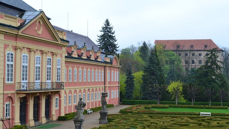 Francouzský park u zámku Dobříš se promění v Orient.