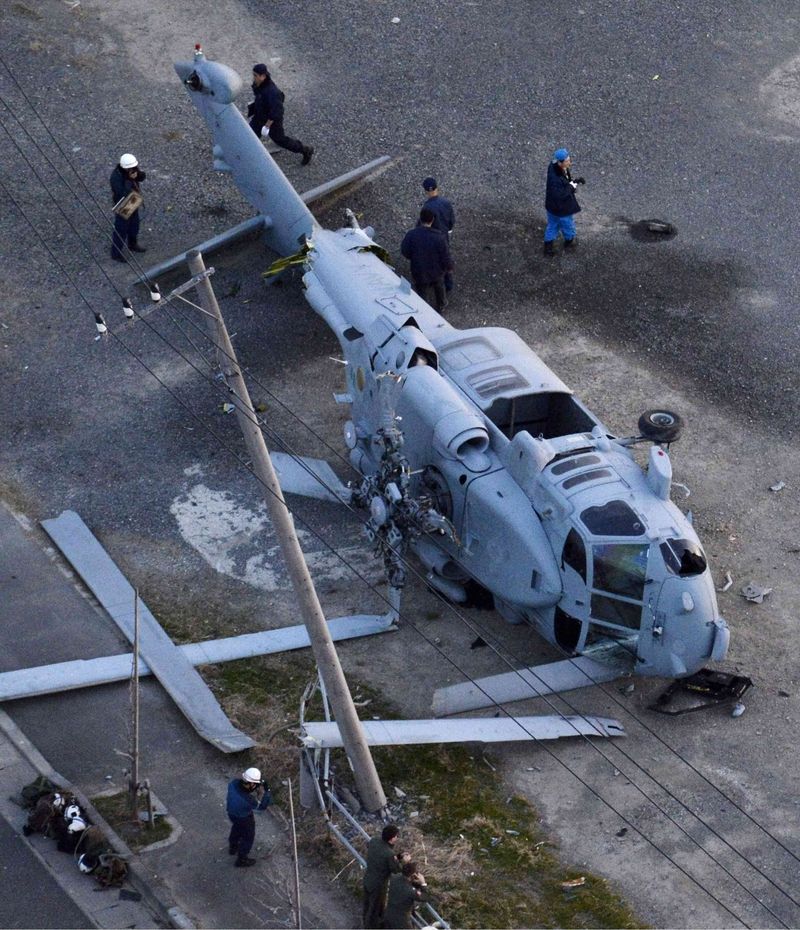 Havarovaná americké helikoptéra v Miuře jižně od Tokia 
