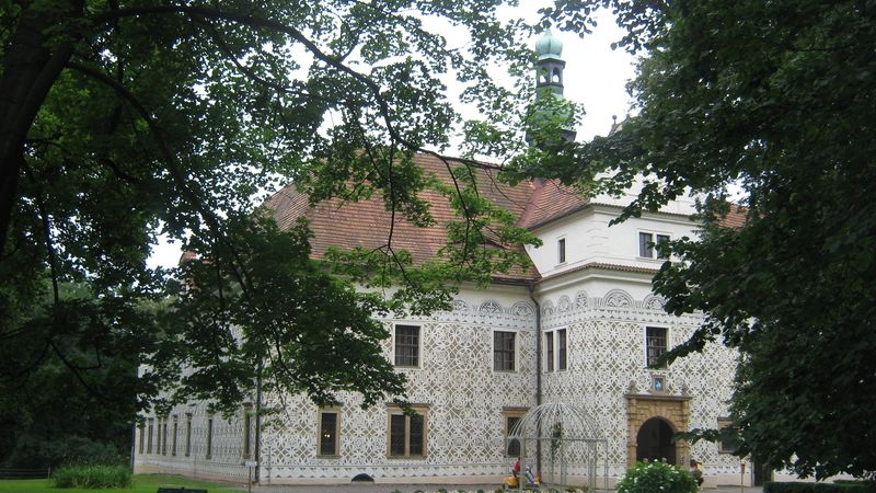 V areálu zámku v Doudlebách nad Orlicí se 16. března konají další farmářské trhy.