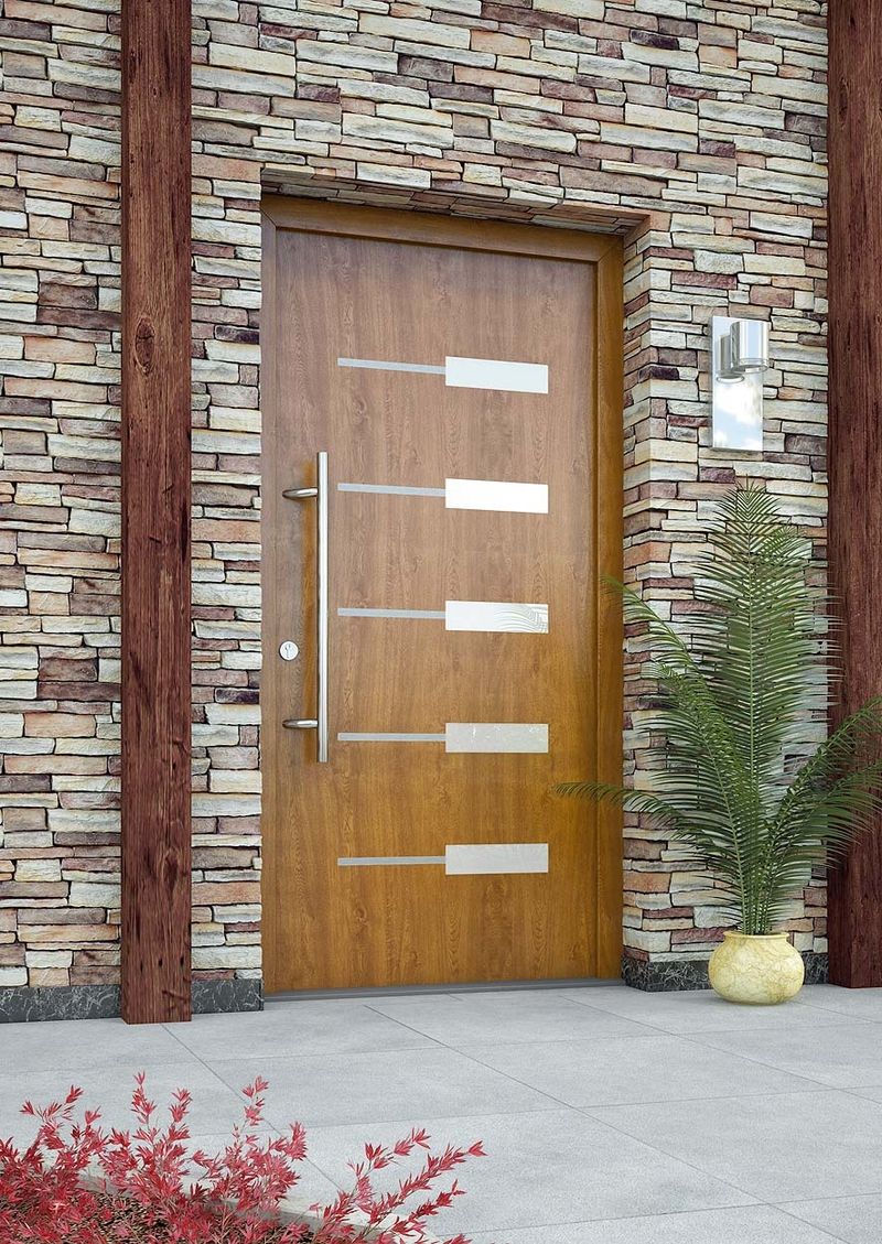 Vchodové dveře reprezentují, a tak sázíme na kvalitu, nejlépe masivní dřevo