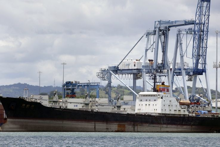 Severokorejská loď  Čongčonkang zadržená v Panamě 