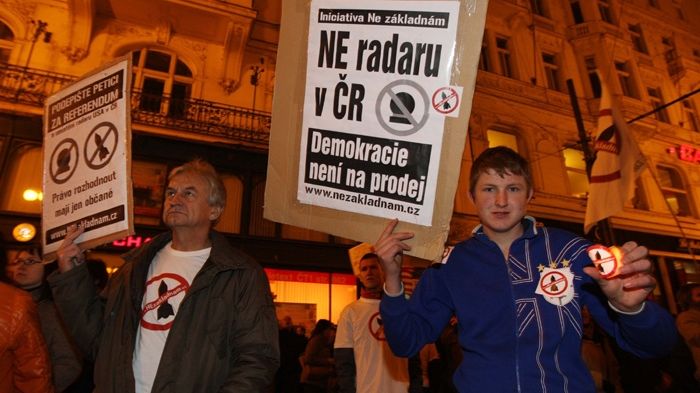 Demonstrace proti radaru 17. listopadu v Praze