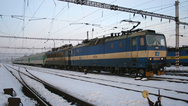 Středeční vlak Intercity 571 dorazil do Břeclavi se zpožděním a s vypůjčenou lokomotivou od ČD Cargo.