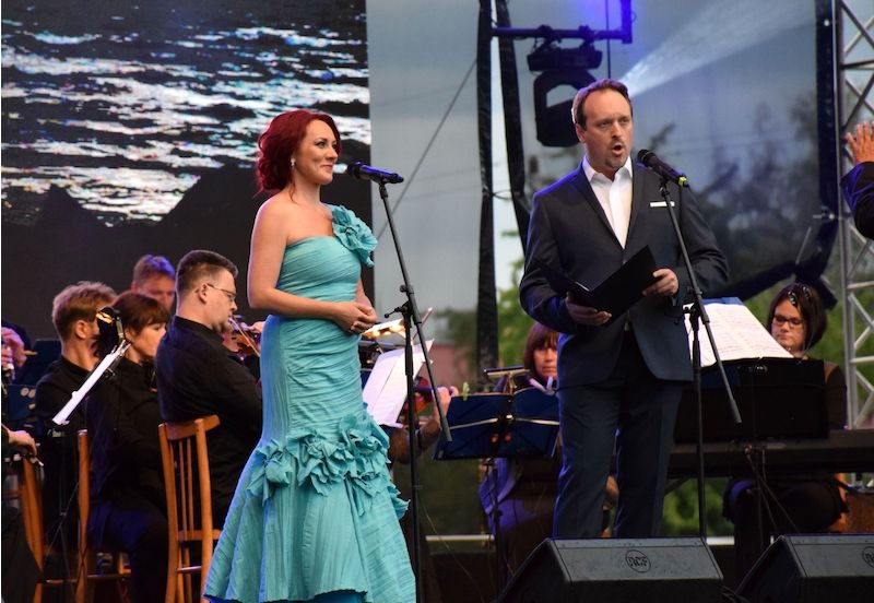 Jana Šrejma Kačírková při nedávném koncertu ve Vidově s tenoristou Martinem Šrejmou.