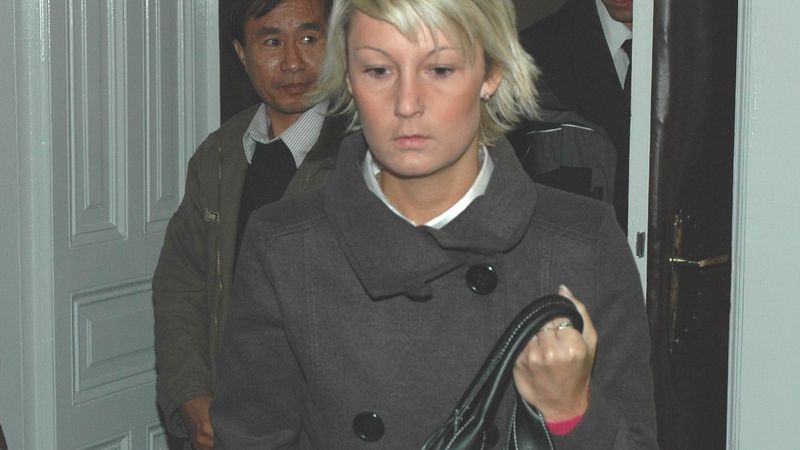 Expolicistka Radka Kadlecová přichází do soudní síně.
