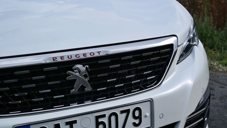 Nový Peugeot 308 nafocen bez maskování