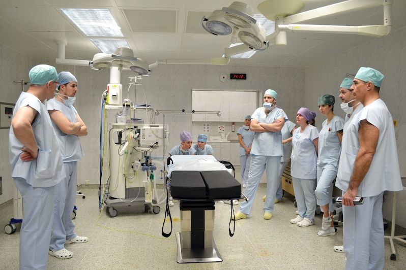 Moderní operační stůl bude ve valašskomeziříčské nemocnici sloužit dětským i dospělým pacientům