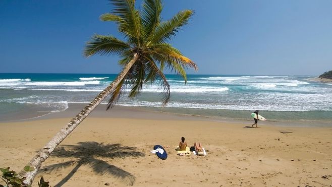 Pláž Cabarete vyhledávají surfaři a kiteboardisté z celého světa.