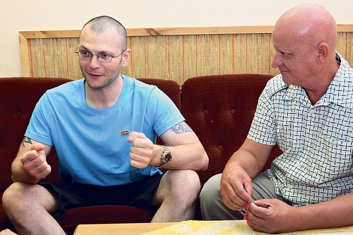Tomáš Půta (vlevo) s advokátem Jaroslavem Ortmanem v ruzyňské věznici
