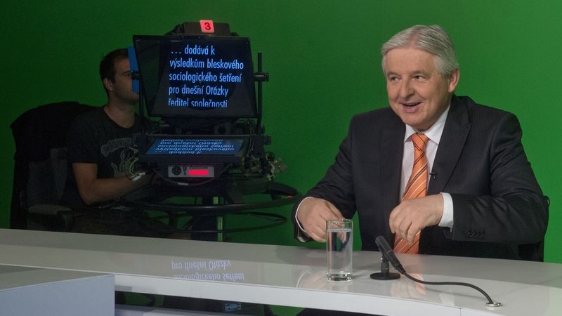 Předseda vlády Jiří Rusnok ve studiu České televize.
