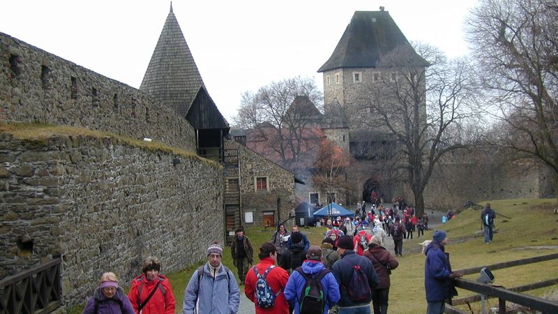 Zimní výstup na hrad Helfštýn přilákal letos téměř 2000 turistů. 