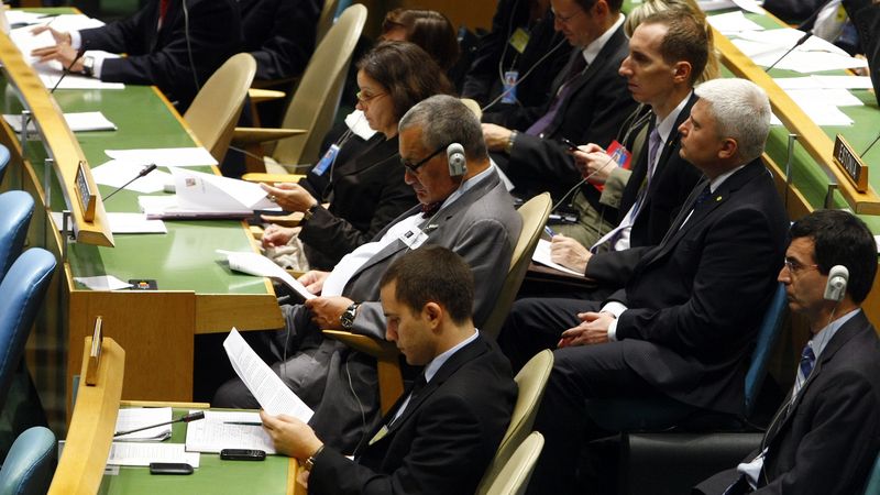 Členové české delegace na Valném shromáždění OSN. Vprostřed ministr zahraničí Karel Schwarzenberg.