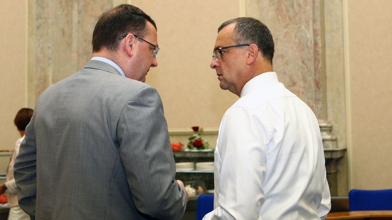 Premiér Petr Nečas (ODS) s ministrem financí Miroslavem Kalouskem (TOP 09)