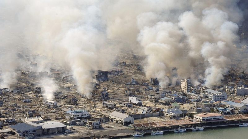 Požáry po zemětřesení v japonském Jamadamači