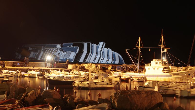 Převrácená loď Costa Concordia