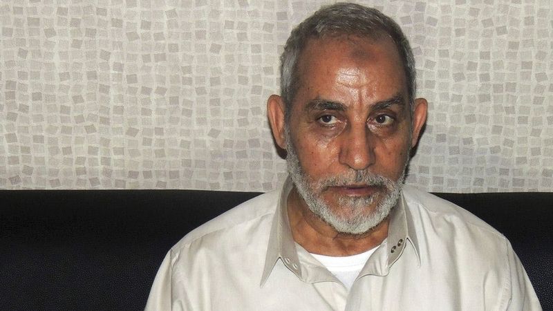 Zadržený předák Muslimského bratrstva Muhammad Badí na policejní stanici