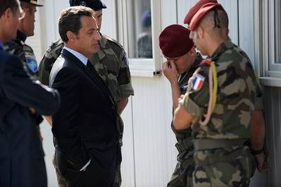 Nicolas Sarkozy hovoří k francouzským vojákům v Kábulu. 