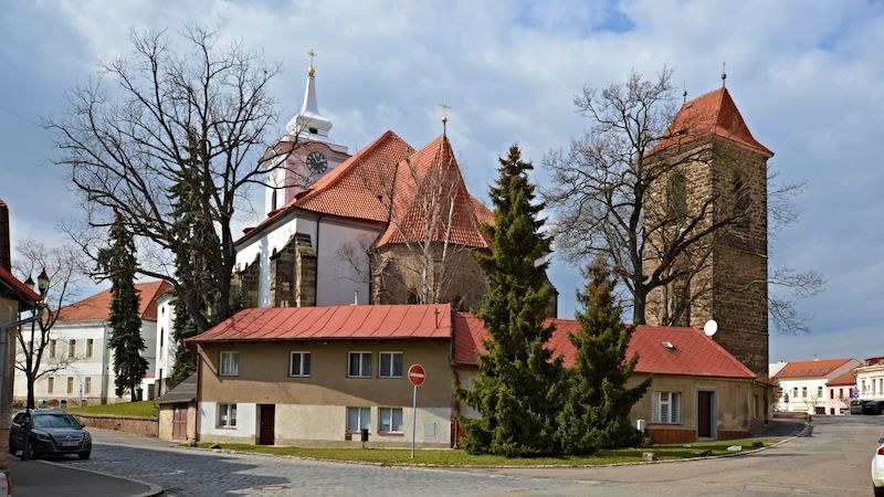 Gotická zvonice a kostel sv. Gotharda