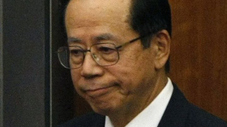Jasuo Fukuda přichází podat demisi.