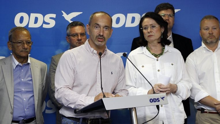 Tisková konference po jednání Výkonné rady ODS z 6. srpna 2013, u mikrofonu úřadující předseda Martin Kuba a místopředsedkyně Miroslava Němcová.