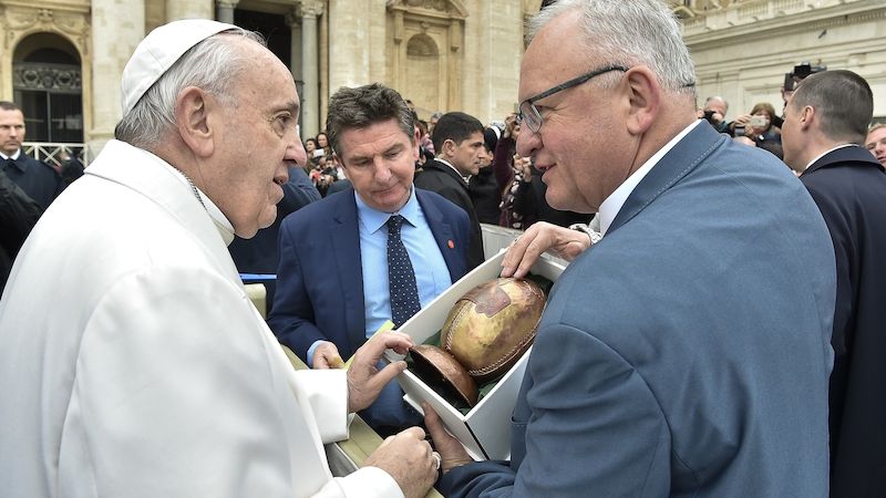 Předání daru papeži