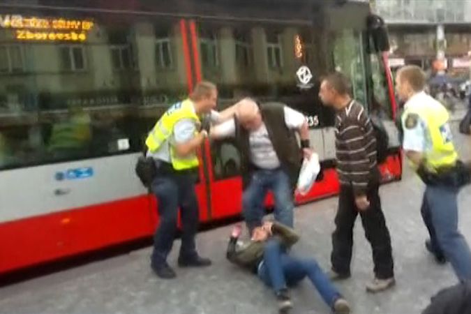 Zásah městské policie v Praze na Andělu