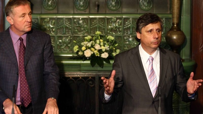Premiér Jan Fischer (vpravo) s předsedou ODS Mirkem Topolánkem