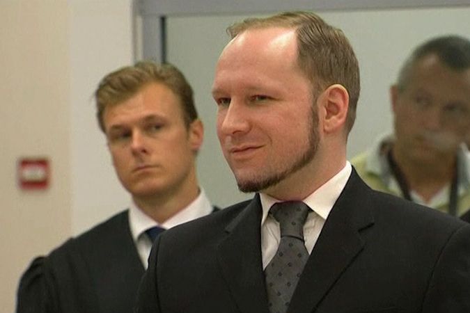 Breivik dostal 21 let vězení, po vyhlášení rozsudku se usmál 