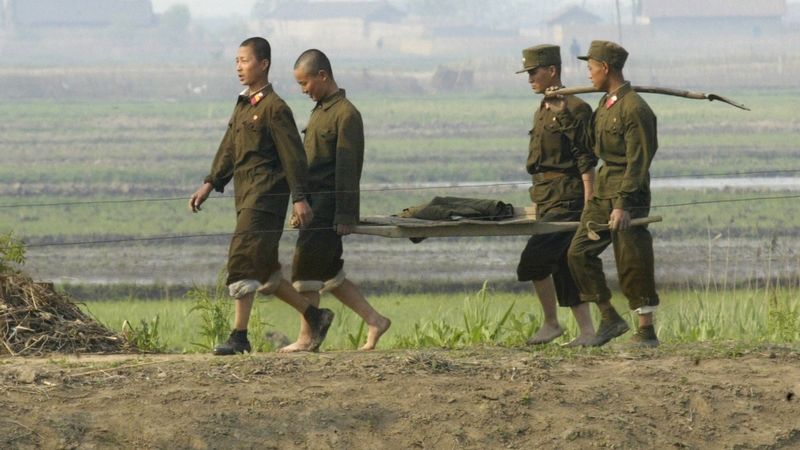 Severokorejští vojáci u hranic s Čínou 