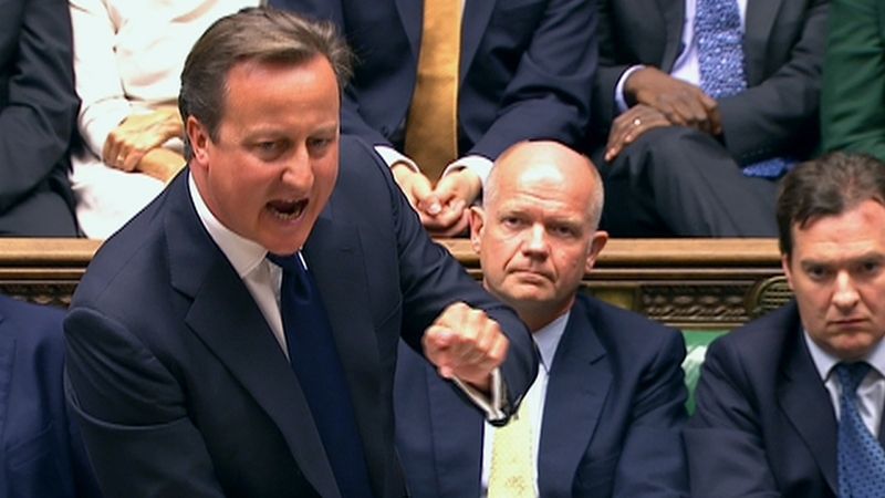 Britský premiér David Cameron v parlamentu hájil případný zásah proti Sýrii.